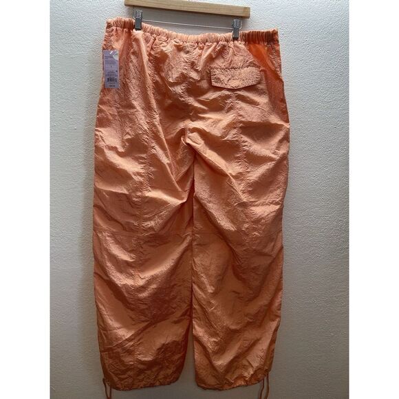 Wild Fable Women's Mid Rise Relaxed Fit Full Parachute Pants Lightweight Size L - Picture 3 of 7